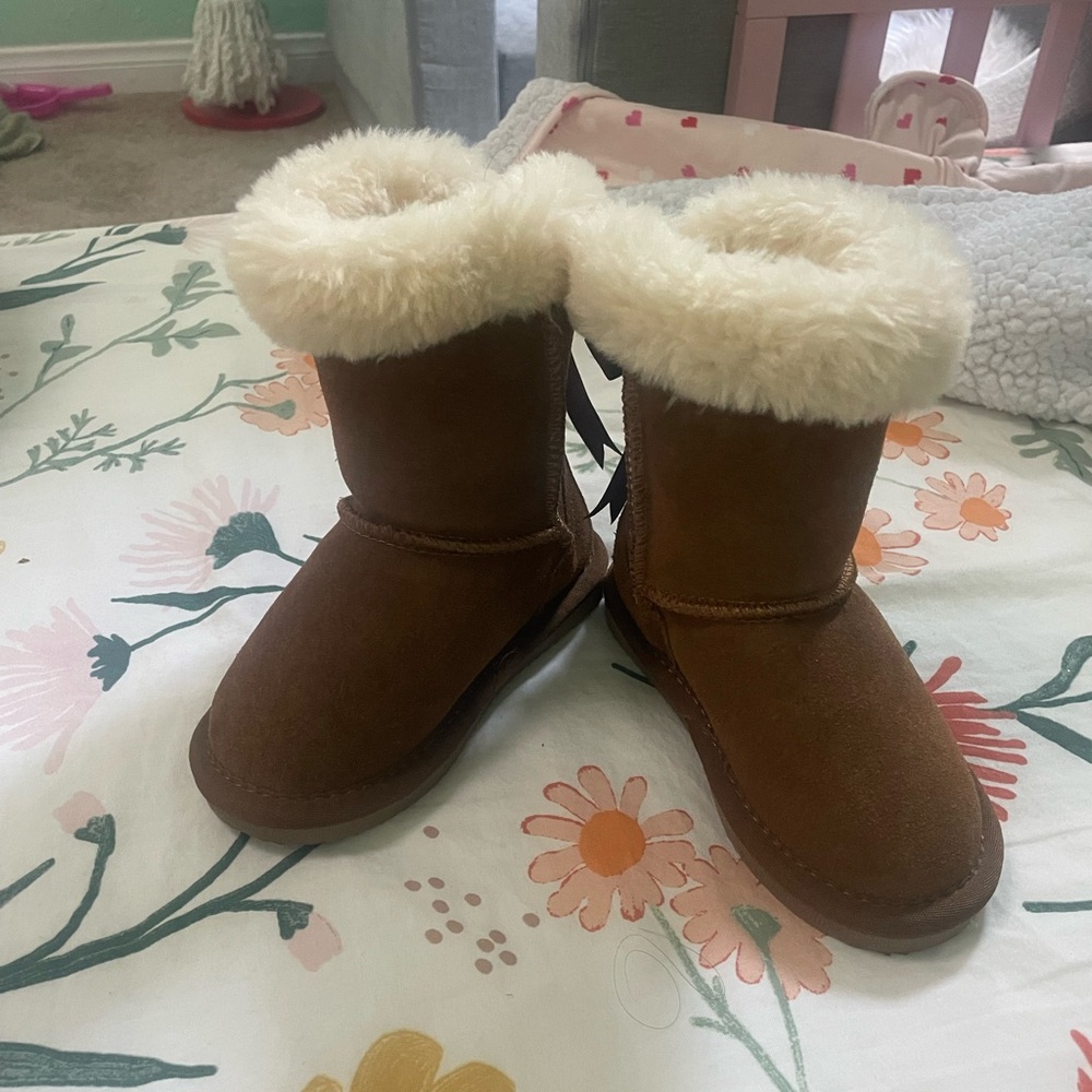 NWOT Lamo toddler shearling boots